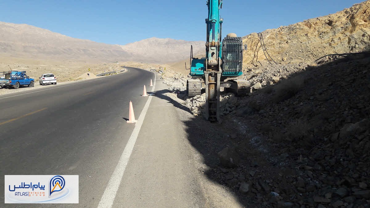 Alt: پروژه فیبر نوری کرمان در مسیر کرمان و شهداد